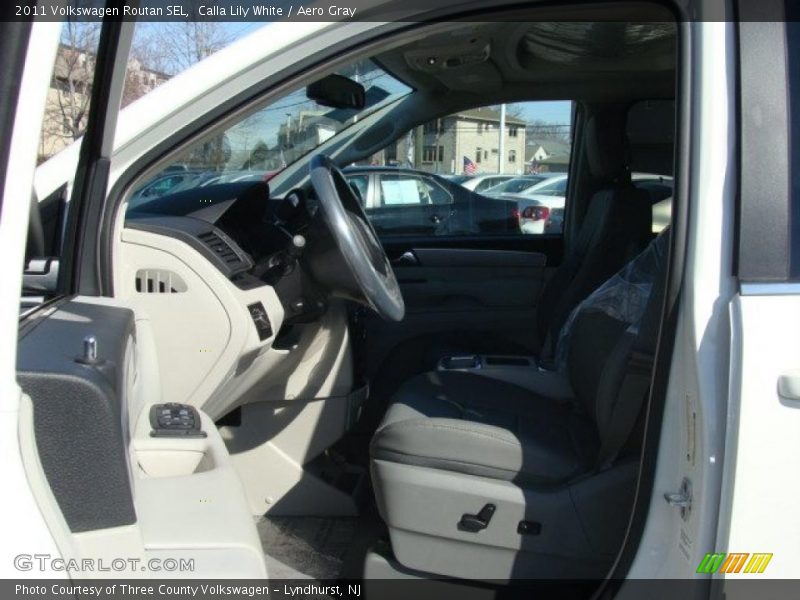 Calla Lily White / Aero Gray 2011 Volkswagen Routan SEL