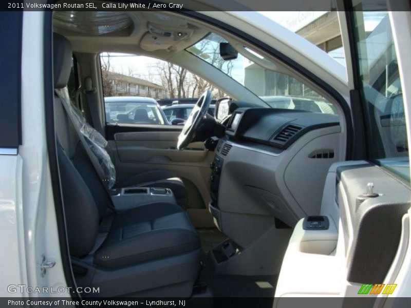 Calla Lily White / Aero Gray 2011 Volkswagen Routan SEL