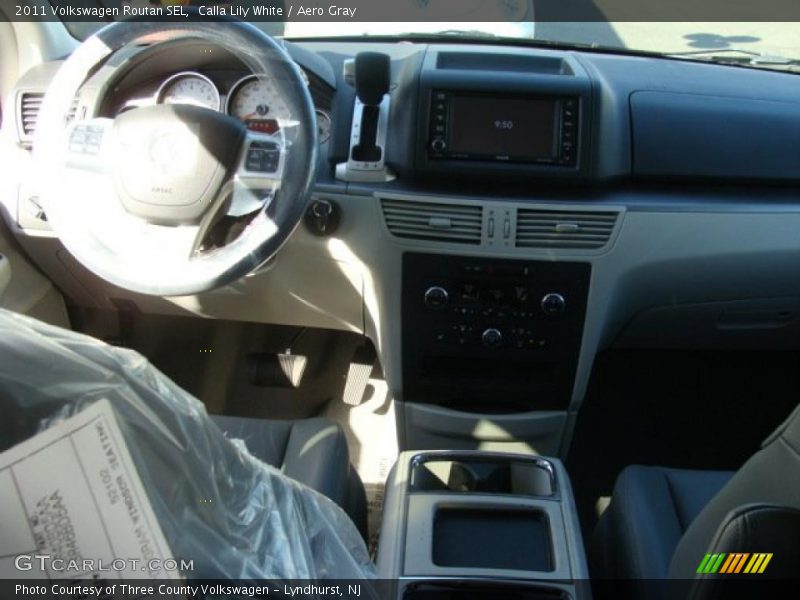 Calla Lily White / Aero Gray 2011 Volkswagen Routan SEL