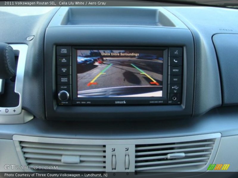 Calla Lily White / Aero Gray 2011 Volkswagen Routan SEL