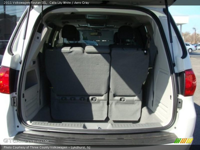 Calla Lily White / Aero Gray 2011 Volkswagen Routan SEL