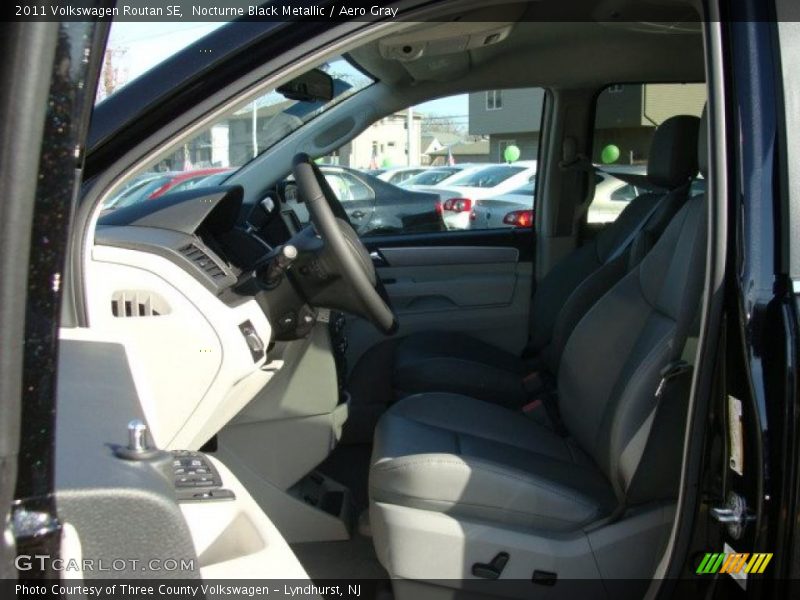 Nocturne Black Metallic / Aero Gray 2011 Volkswagen Routan SE