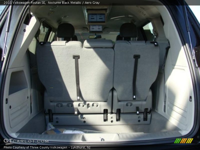 Nocturne Black Metallic / Aero Gray 2011 Volkswagen Routan SE