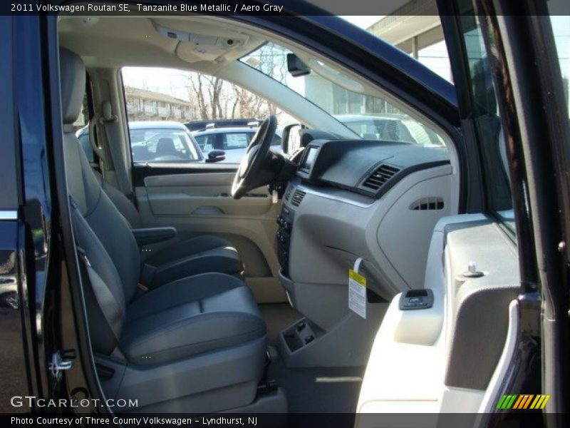 Tanzanite Blue Metallic / Aero Gray 2011 Volkswagen Routan SE