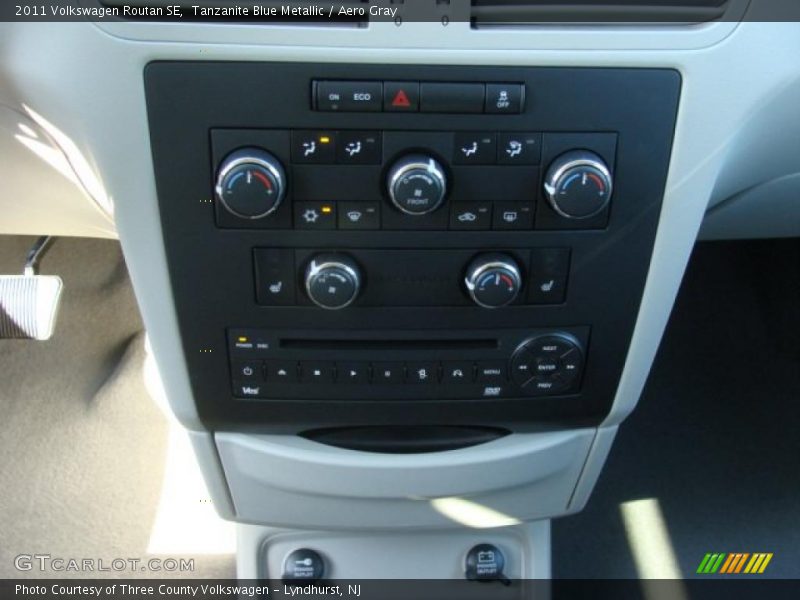 Tanzanite Blue Metallic / Aero Gray 2011 Volkswagen Routan SE