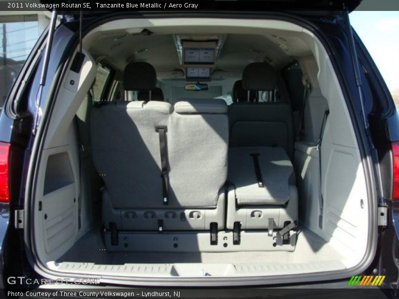 Tanzanite Blue Metallic / Aero Gray 2011 Volkswagen Routan SE