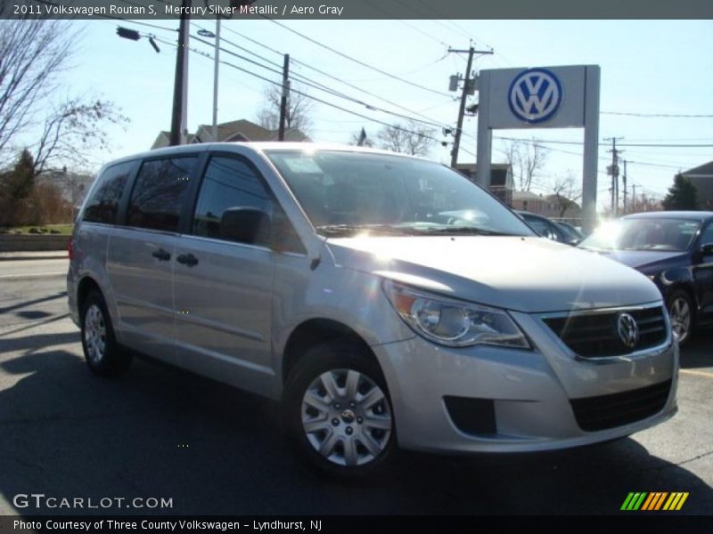 Mercury Silver Metallic / Aero Gray 2011 Volkswagen Routan S