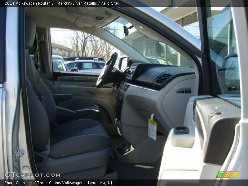 Mercury Silver Metallic / Aero Gray 2011 Volkswagen Routan S