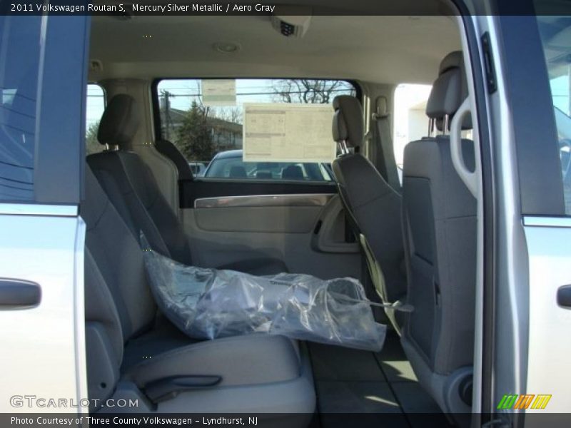 Mercury Silver Metallic / Aero Gray 2011 Volkswagen Routan S