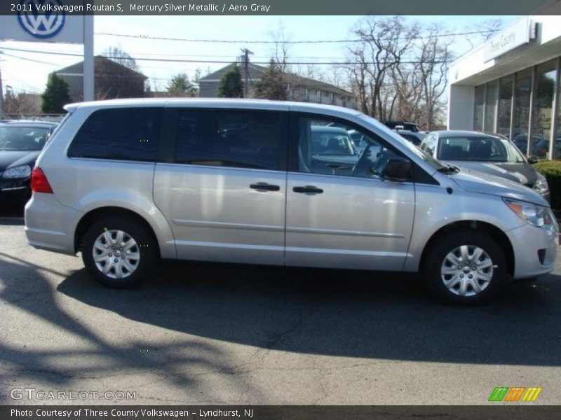 Mercury Silver Metallic / Aero Gray 2011 Volkswagen Routan S