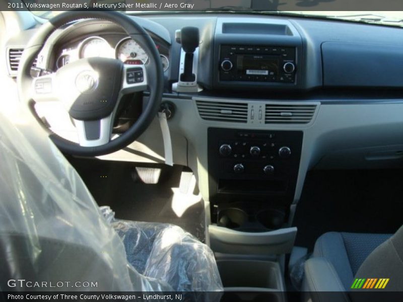 Mercury Silver Metallic / Aero Gray 2011 Volkswagen Routan S
