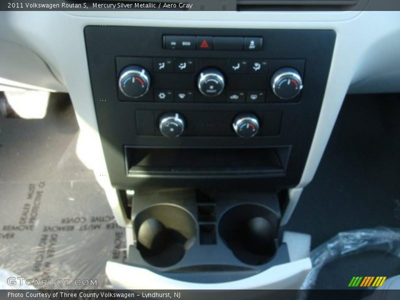 Mercury Silver Metallic / Aero Gray 2011 Volkswagen Routan S