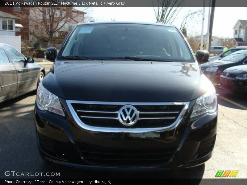 Nocturne Black Metallic / Aero Gray 2011 Volkswagen Routan SEL