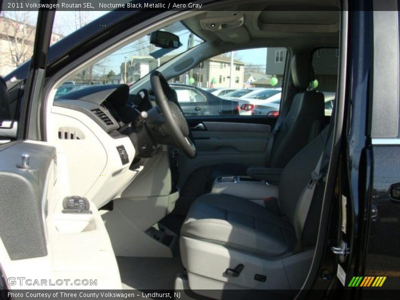Nocturne Black Metallic / Aero Gray 2011 Volkswagen Routan SEL