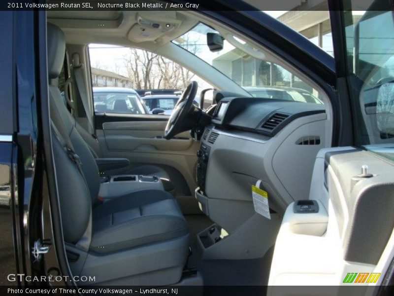 Nocturne Black Metallic / Aero Gray 2011 Volkswagen Routan SEL
