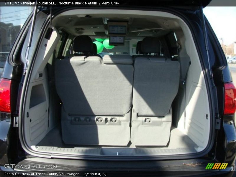 Nocturne Black Metallic / Aero Gray 2011 Volkswagen Routan SEL