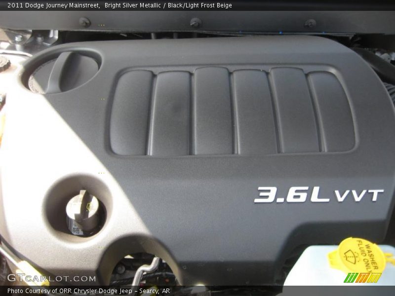Bright Silver Metallic / Black/Light Frost Beige 2011 Dodge Journey Mainstreet
