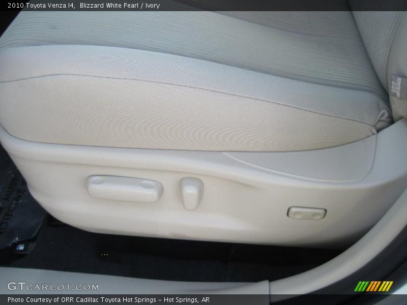 Blizzard White Pearl / Ivory 2010 Toyota Venza I4