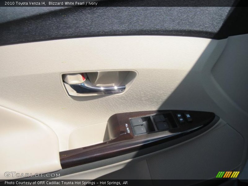 Blizzard White Pearl / Ivory 2010 Toyota Venza I4