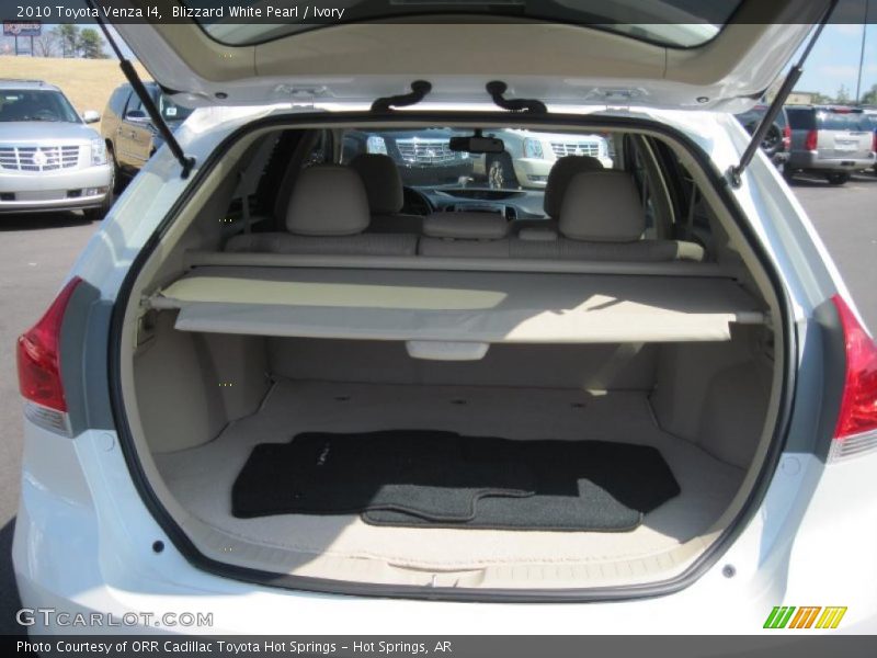 Blizzard White Pearl / Ivory 2010 Toyota Venza I4