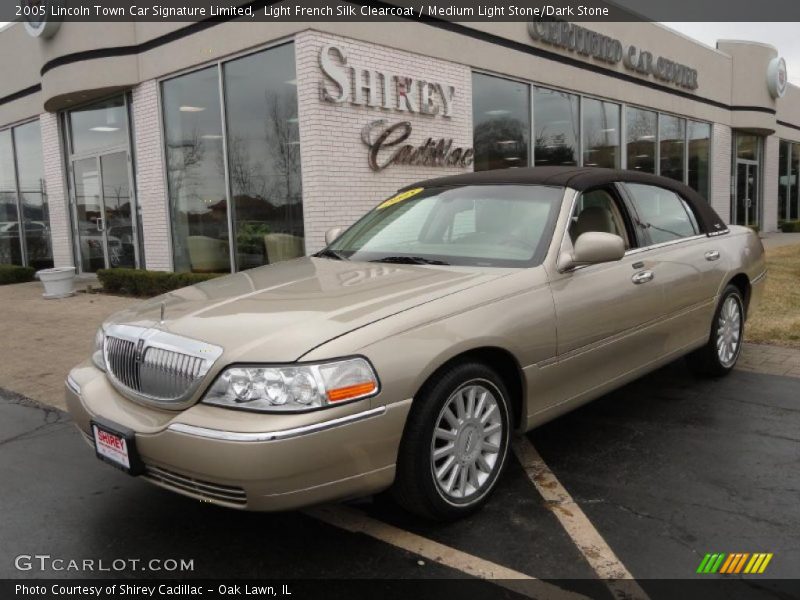 Light French Silk Clearcoat / Medium Light Stone/Dark Stone 2005 Lincoln Town Car Signature Limited