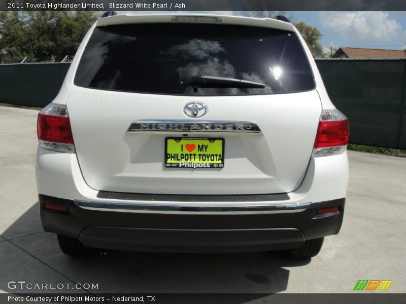 Blizzard White Pearl / Ash 2011 Toyota Highlander Limited