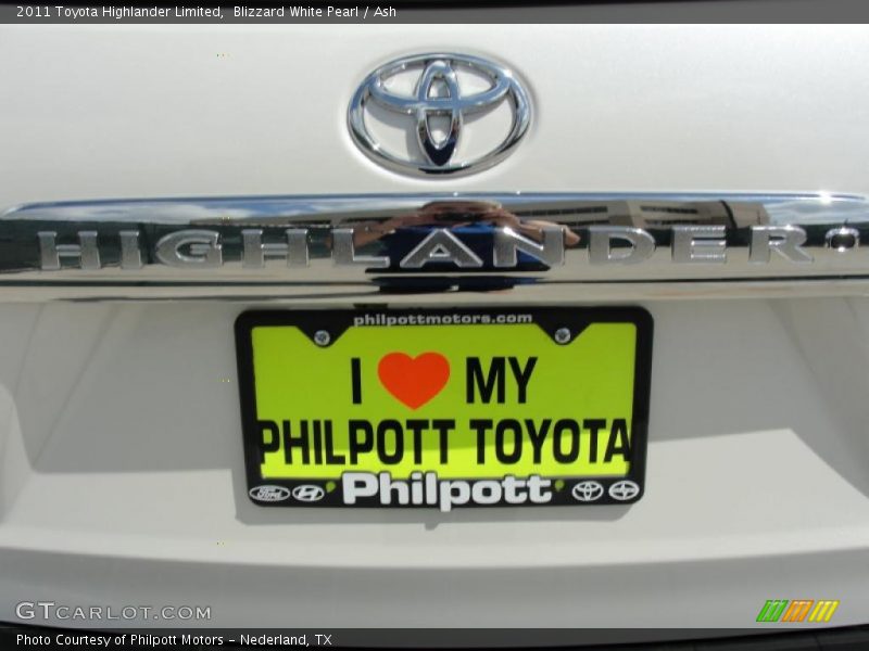 Blizzard White Pearl / Ash 2011 Toyota Highlander Limited