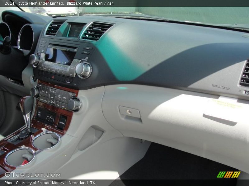 Blizzard White Pearl / Ash 2011 Toyota Highlander Limited
