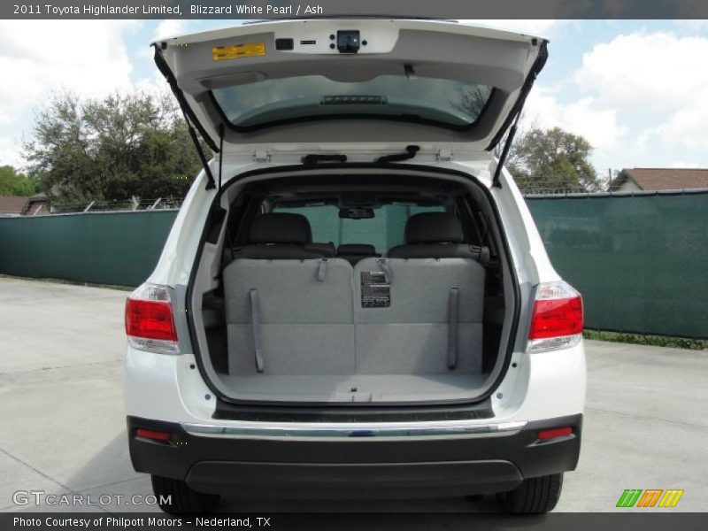 Blizzard White Pearl / Ash 2011 Toyota Highlander Limited