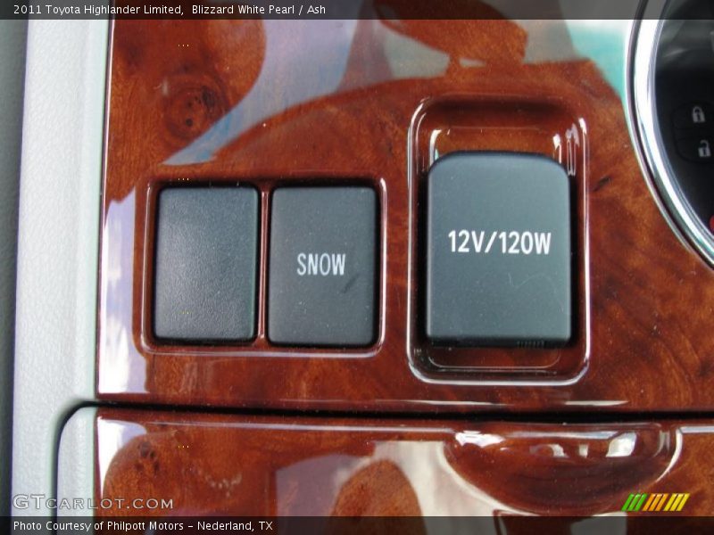 Blizzard White Pearl / Ash 2011 Toyota Highlander Limited