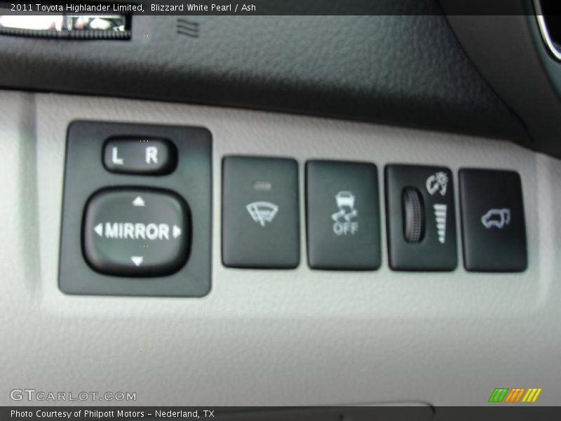 Blizzard White Pearl / Ash 2011 Toyota Highlander Limited