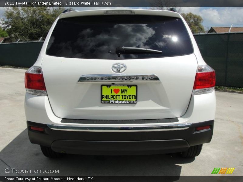 Blizzard White Pearl / Ash 2011 Toyota Highlander Limited
