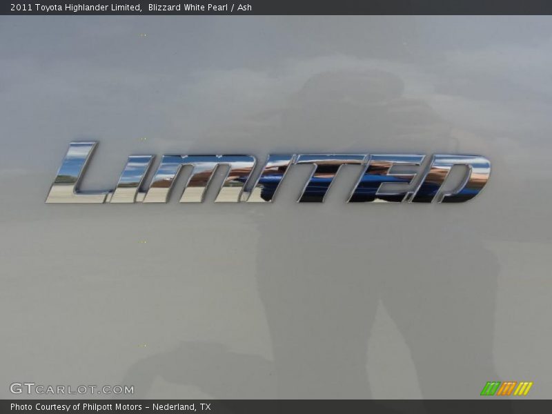 Blizzard White Pearl / Ash 2011 Toyota Highlander Limited