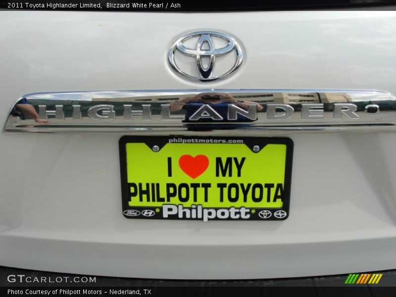 Blizzard White Pearl / Ash 2011 Toyota Highlander Limited