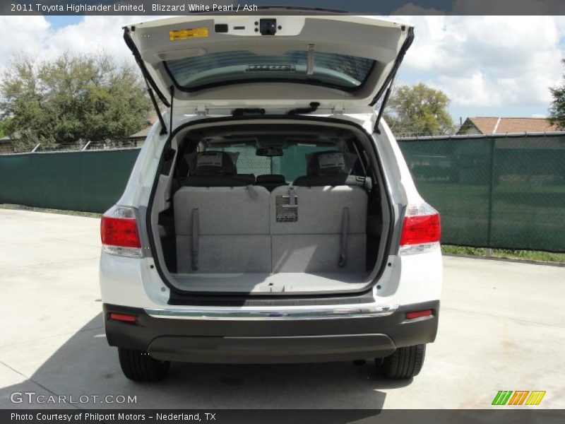 Blizzard White Pearl / Ash 2011 Toyota Highlander Limited