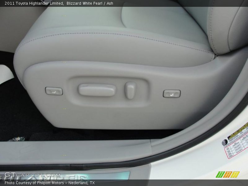 Blizzard White Pearl / Ash 2011 Toyota Highlander Limited