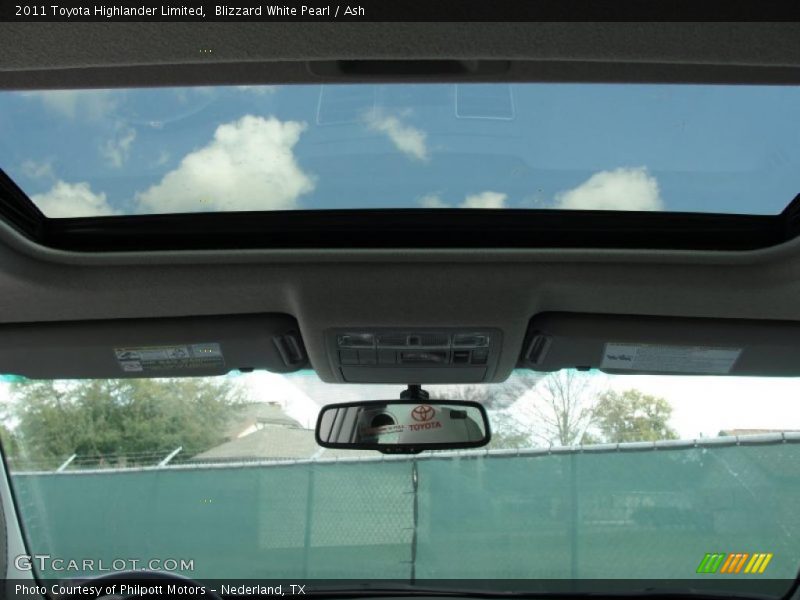 Blizzard White Pearl / Ash 2011 Toyota Highlander Limited
