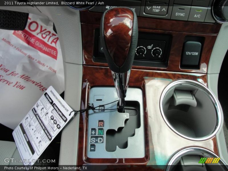 Blizzard White Pearl / Ash 2011 Toyota Highlander Limited