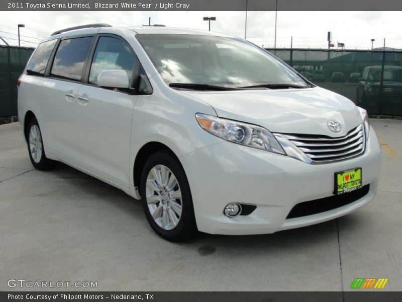 Front 3/4 View of 2011 Sienna Limited