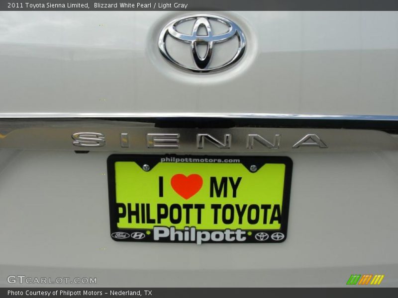 Blizzard White Pearl / Light Gray 2011 Toyota Sienna Limited