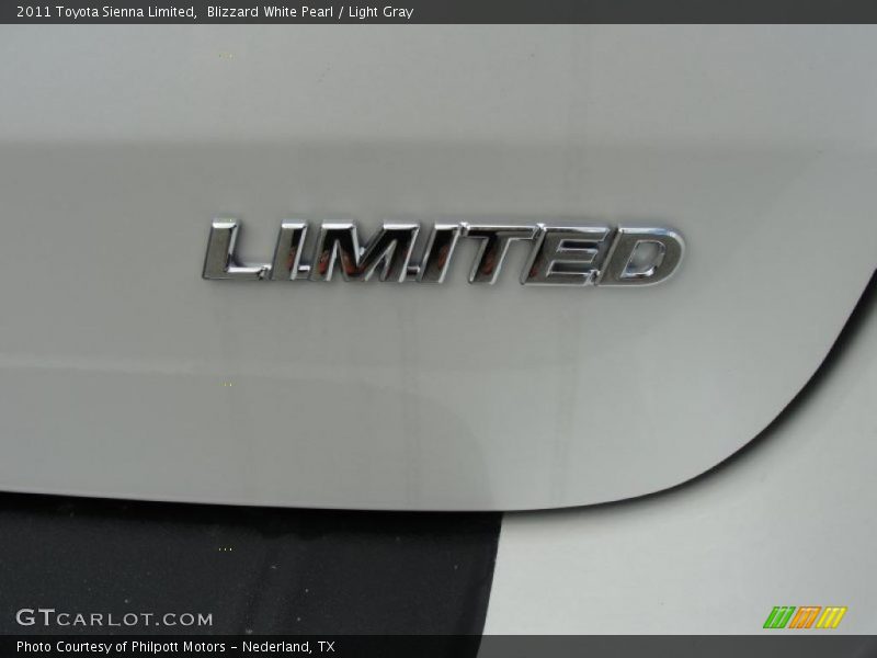 Blizzard White Pearl / Light Gray 2011 Toyota Sienna Limited