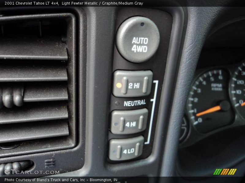 Light Pewter Metallic / Graphite/Medium Gray 2001 Chevrolet Tahoe LT 4x4