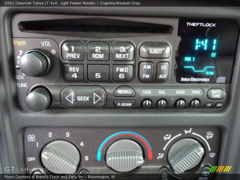 Light Pewter Metallic / Graphite/Medium Gray 2001 Chevrolet Tahoe LT 4x4