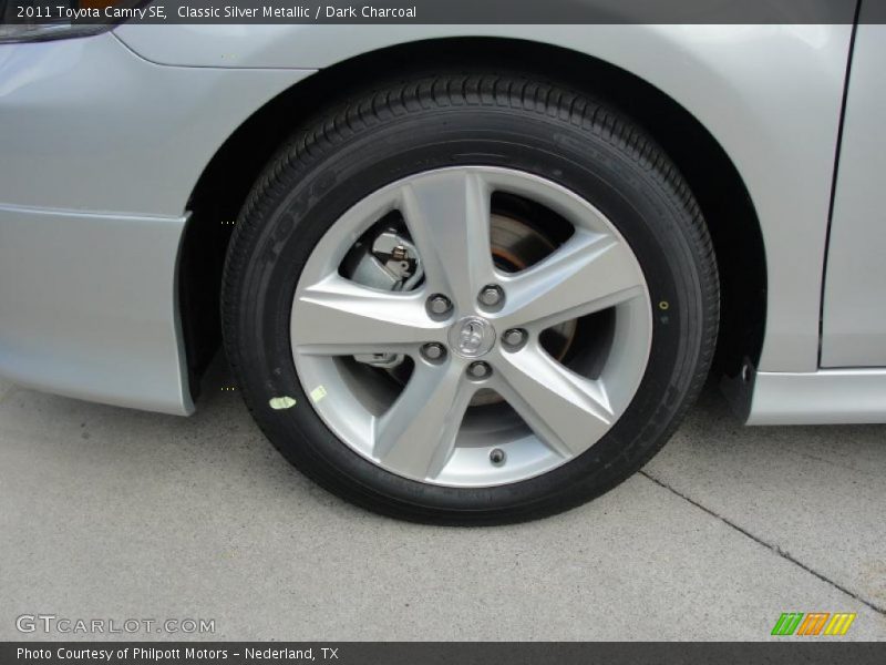 Classic Silver Metallic / Dark Charcoal 2011 Toyota Camry SE