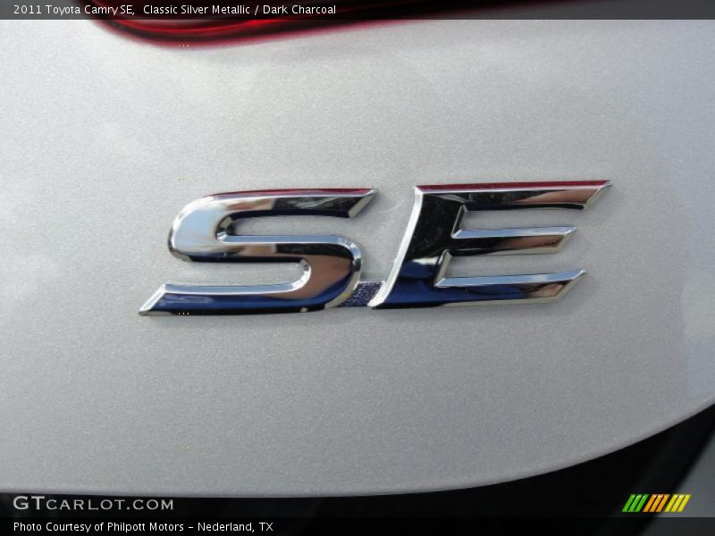 Classic Silver Metallic / Dark Charcoal 2011 Toyota Camry SE