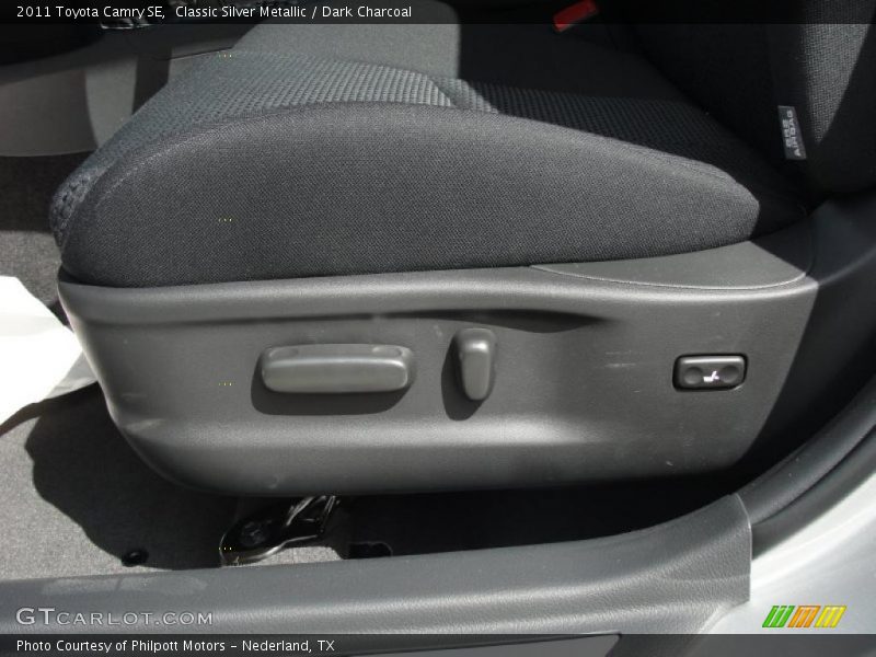 Classic Silver Metallic / Dark Charcoal 2011 Toyota Camry SE
