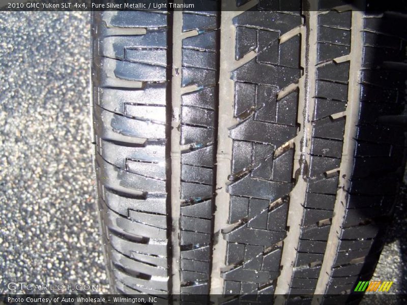 Pure Silver Metallic / Light Titanium 2010 GMC Yukon SLT 4x4