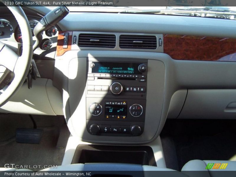 Pure Silver Metallic / Light Titanium 2010 GMC Yukon SLT 4x4