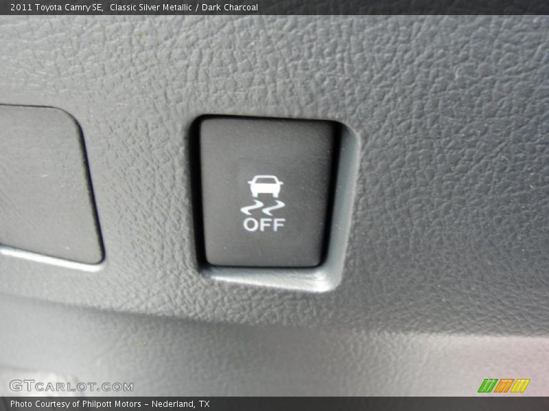 Classic Silver Metallic / Dark Charcoal 2011 Toyota Camry SE