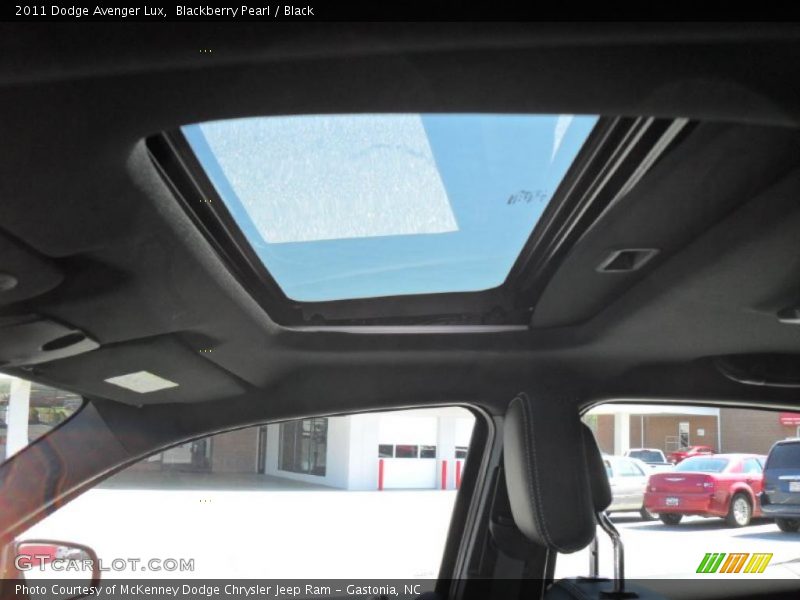 Sunroof of 2011 Avenger Lux
